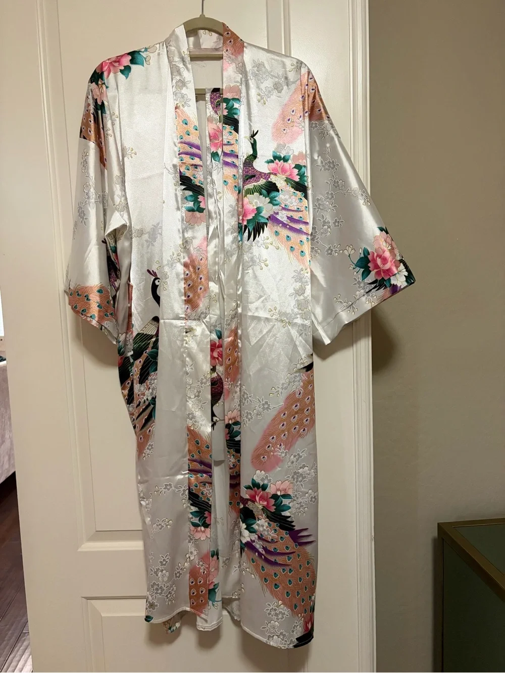 🦚💕Old Money Feminine White Satin Peacock Print Long Kimono Robe🎀🦚